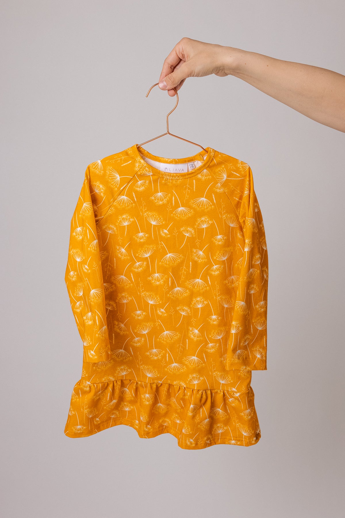 Pikkukesanto mekko (poistuva tuote)